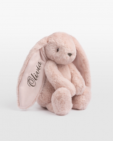 Lyserød kanin med navn i brun brodering