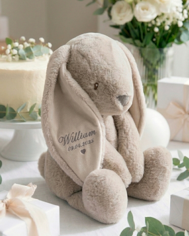 Nuttet, stor kanin med navn og dato til navngivning