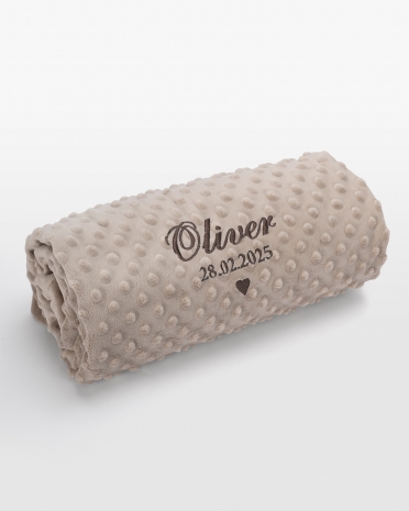 Sandfarvet babyfilt med brunt navnebroderi