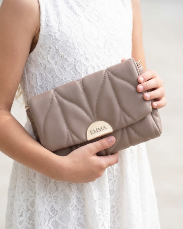 Personligt graveret kuvertpose som konfirmationsgave