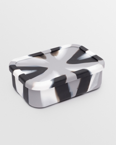 Sporty madkasse til børn i gråt, hvidt og sort.