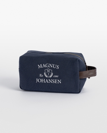 Marineblå toilettaske med navn til herrer
