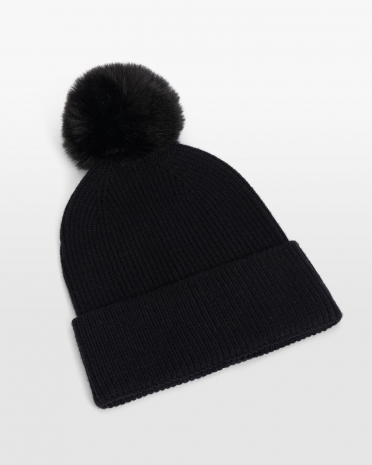 Sort hue med bold, perfekt til varm og stilfuld vinterlook med klassisk design.