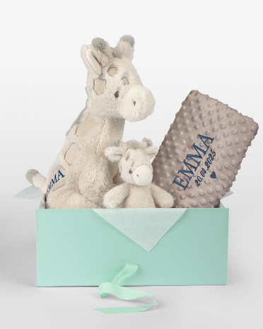 Gavesæt til børn med rangle, tøjdyr og blødt tæppe med navn