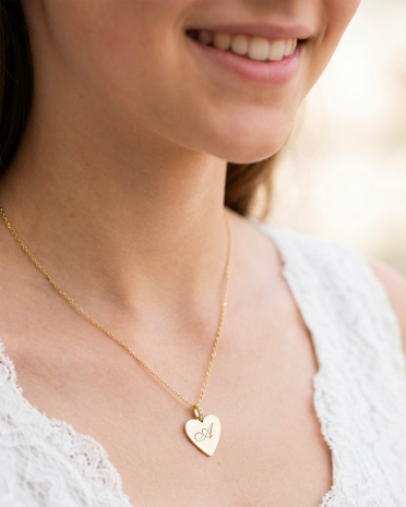 Halskæde i form af et hjerte med personlig gravering