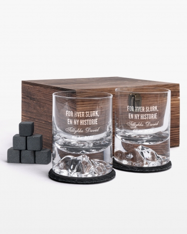 To whiskyglas med tilbehør og gravering