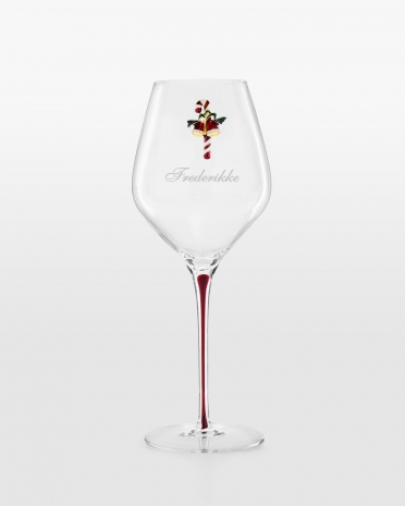 Vinglas med personlig gravering og et juleinspireret smykke med motiv af en polkastok