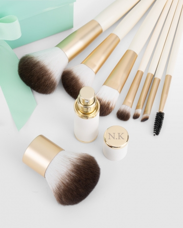 Makeupbørster og parfume-refillflaske