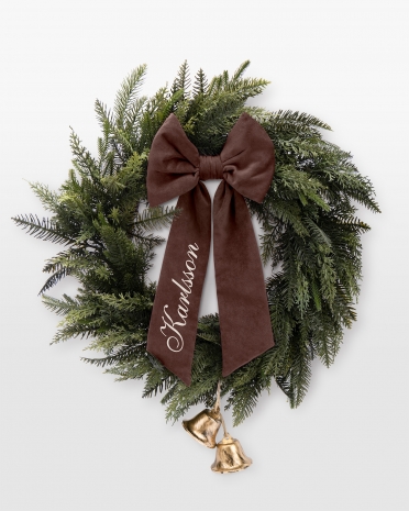 Personlig julekrans med brun sløjfe og valgfrit navn