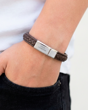 Personligt graveret armbånd som konfirmationsgave