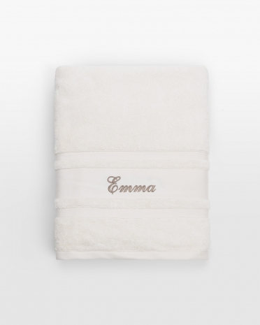 Cremefarvet håndklæde med navn