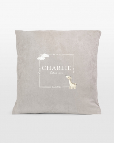 Pudebetræk med barnets navn, dato, vægt, længde og klokkeslæt