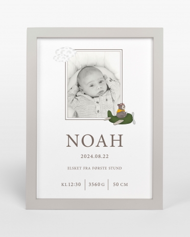 Personlig dåbstavle med billede og barnets længde, vægt og fødselsdato