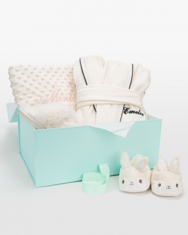 Mor & baby hyggesæt med badekåbe, babytoffler og tæppe, creme