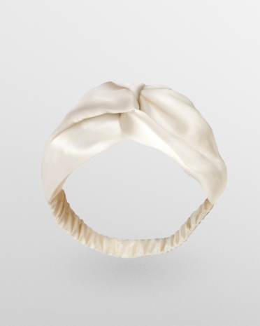 Luksuriøst hårbånd i silke, som beskytter håret mod slid og unødig friktion