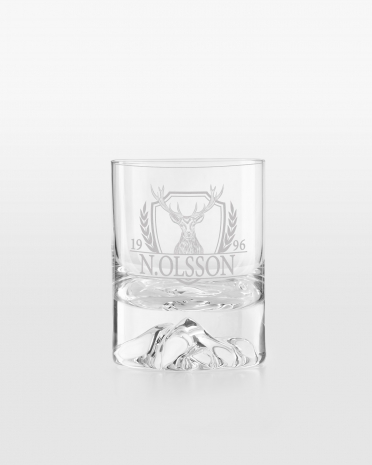 Whiskyglas med graveret navn og hjortemotiv