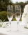 Smukke champagneglas med personlig gravering, guldkant og dekorative ringe