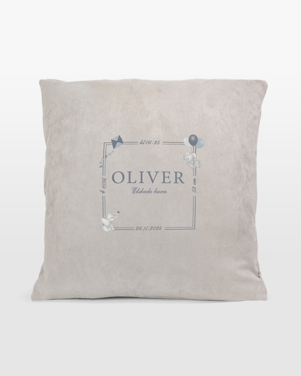 Pudebetræk med barnets navn, vægt, længde og fødselsdato
