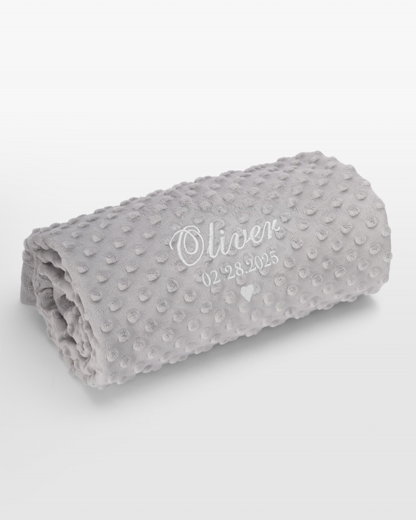 Gråt tæppe med personlig hvid brodering
