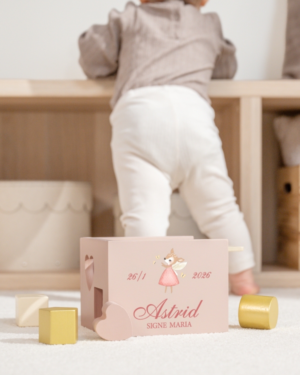 Puttekasse med rådyrmotiv og navn