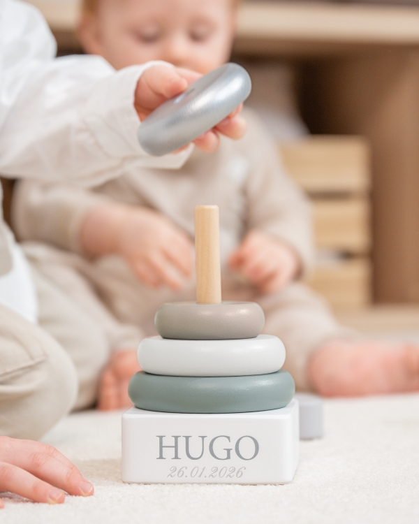 Stabletårn til småbørn med navn og fødselsoplysninger