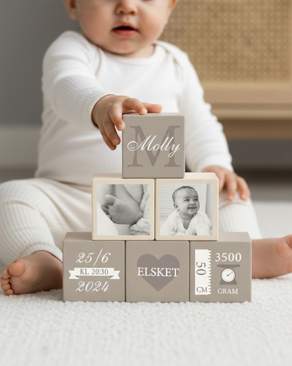 Klodser med navn, dato og billede til børn