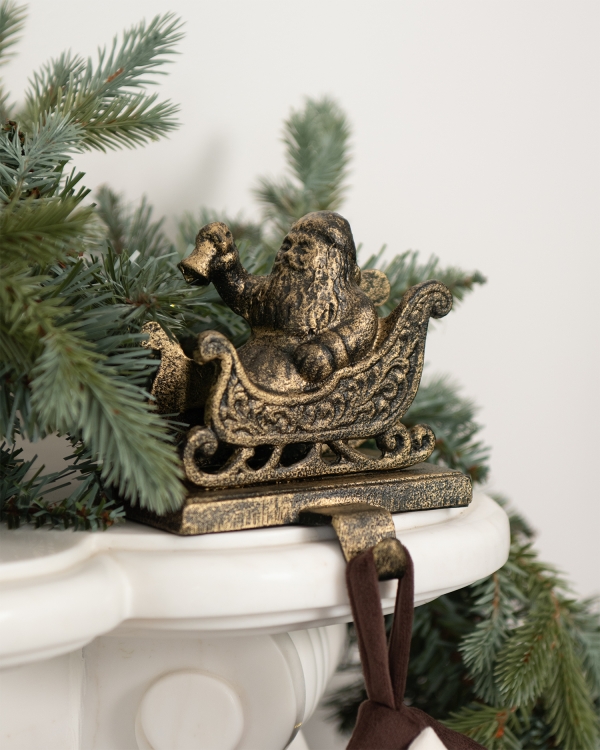 Julestrømpeholder med motiv af julemanden og hans kane