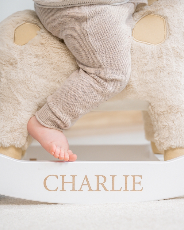 Gyngelegetøj med navn