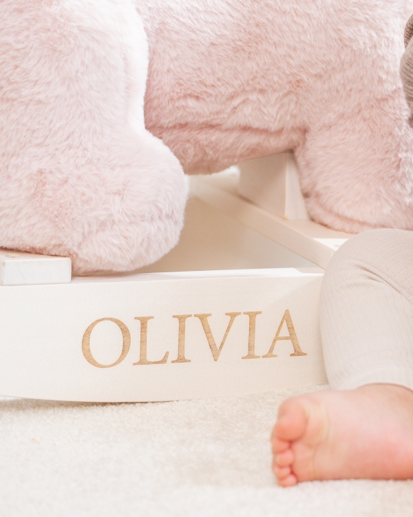 Gyngelegetøj med navnemærkning