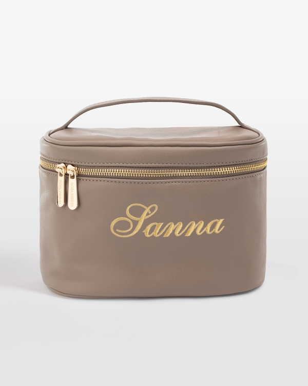 Nougatfarvet makeuppung med broderet navn i guld