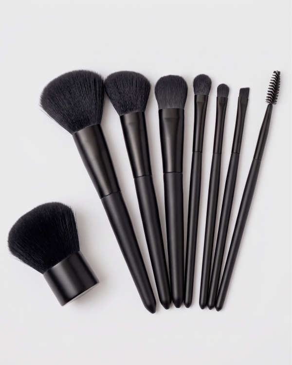 Sort makeupbørstesæt med 8 børster