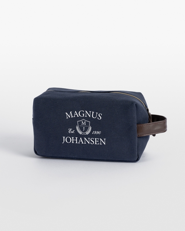 Marineblå toilettaske med navn til herrer