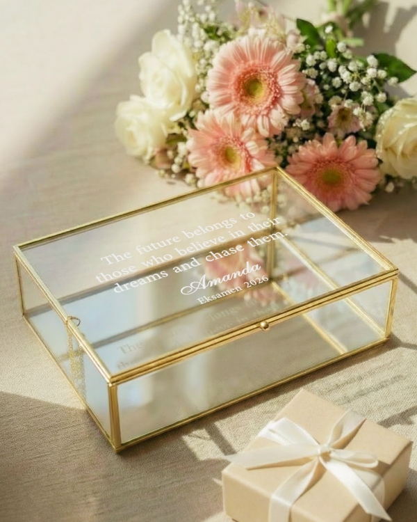 Personlig mindeboks i glas med personlig gravering