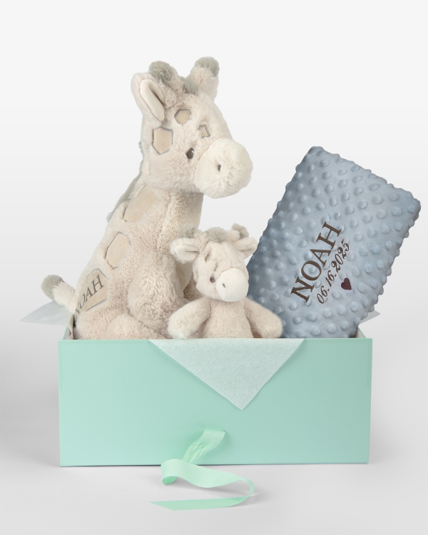 Gavesæt til børn med rangle, tøjdyr og blødt tæppe med navn