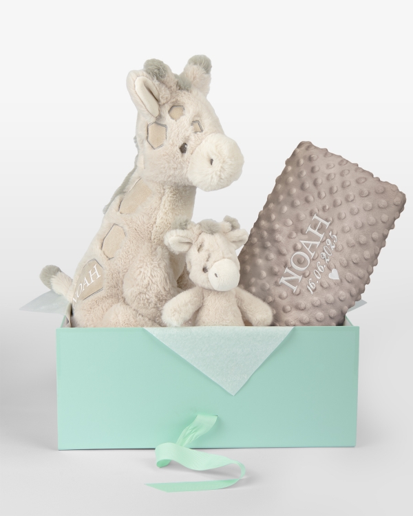 Gavesæt til børn med rangle, tøjdyr og blødt tæppe med navn