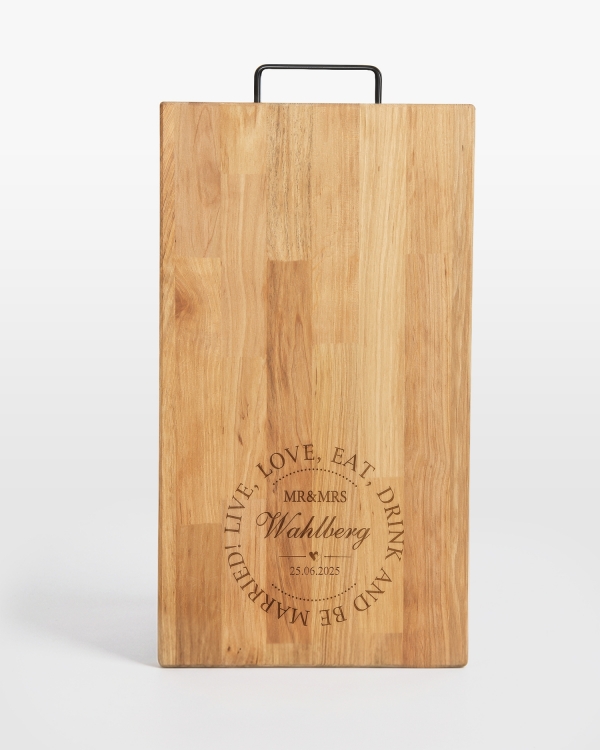 Skærebræt i elletræ med bryllupstema