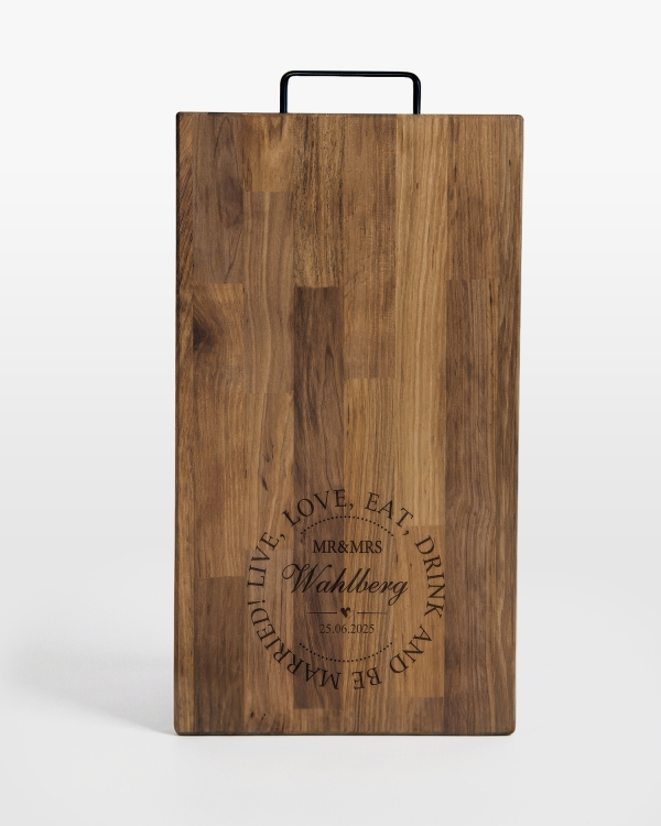 Skærebræt med valnøddemotiv i bryllupstema