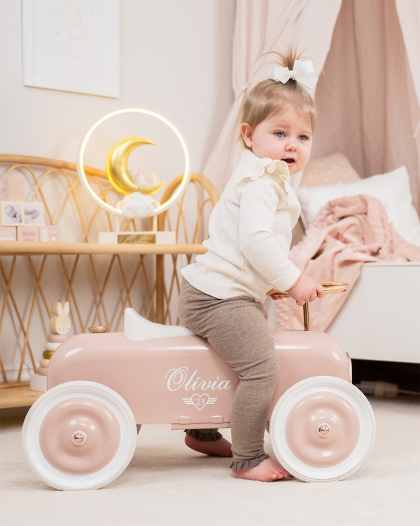 Lyserød gåbil til børn med navn