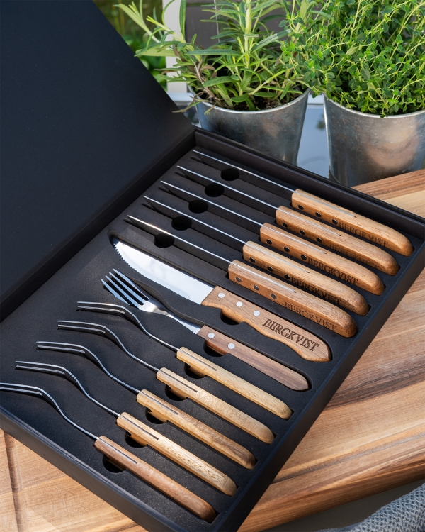 Grillbestik med personlig gravering i sort gaveæske