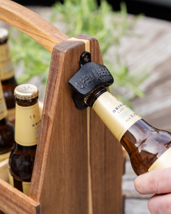 Ølkurv med navn og flaskeåbner