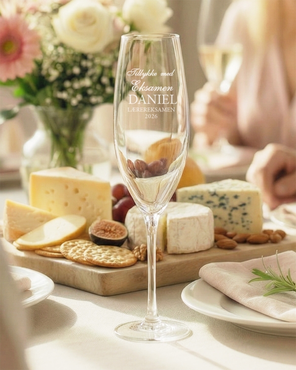 Champagneglas med personlig gravering til eksamen
