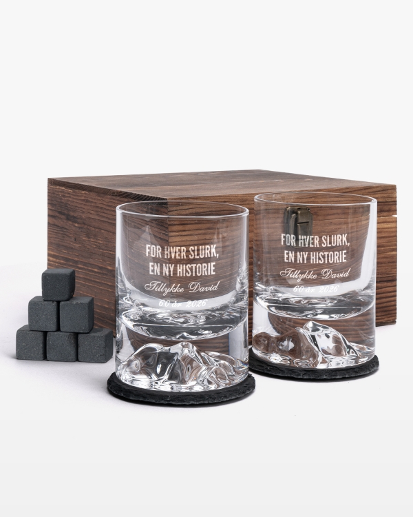 To whiskyglas med tilbehør og gravering