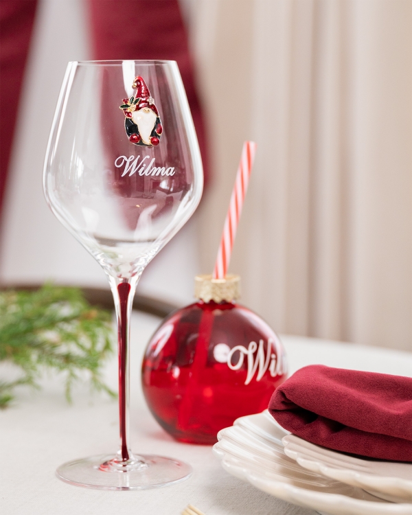 Dekorativt vinglas med juletema og personlig gravering