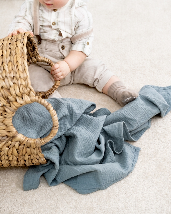 Blåt muslin-tæppe til baby