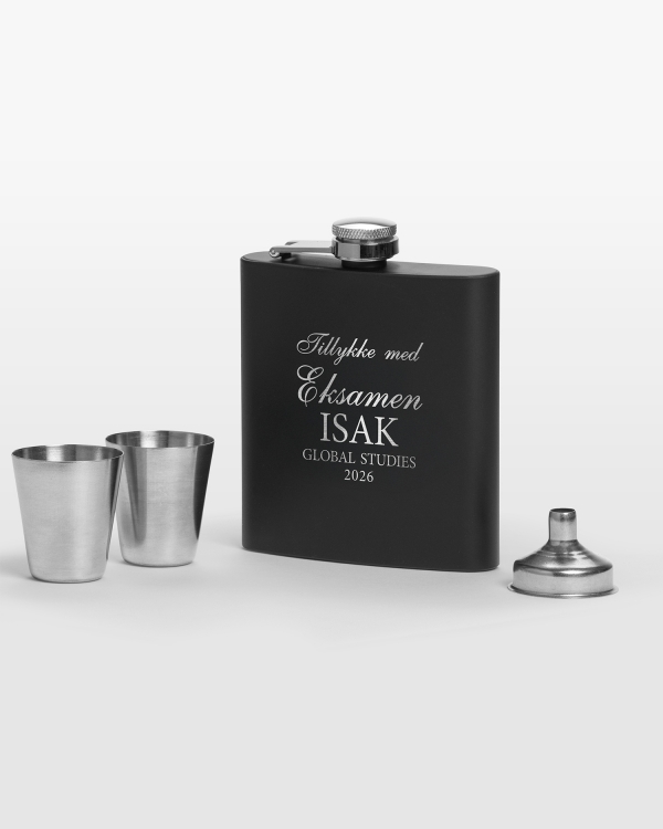 Sort lommeflaske med personlig gravering - perfekt dimissionsgave
