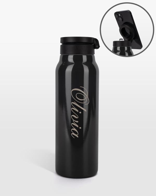 Sort flaske med personlig gravering i metal og magnet til mobil, perfekt til stil og praktisk brug.
