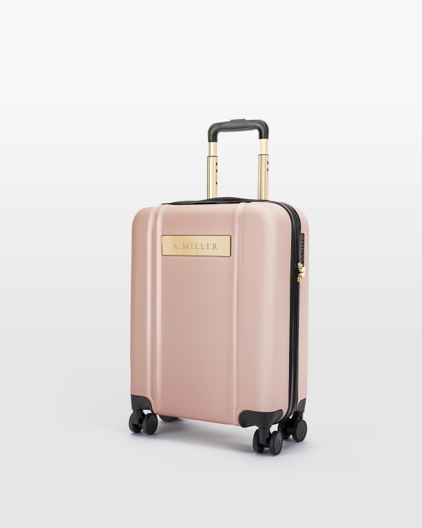 Lyserød håndbagagetaske med indgraveret navn og gulddetaljer