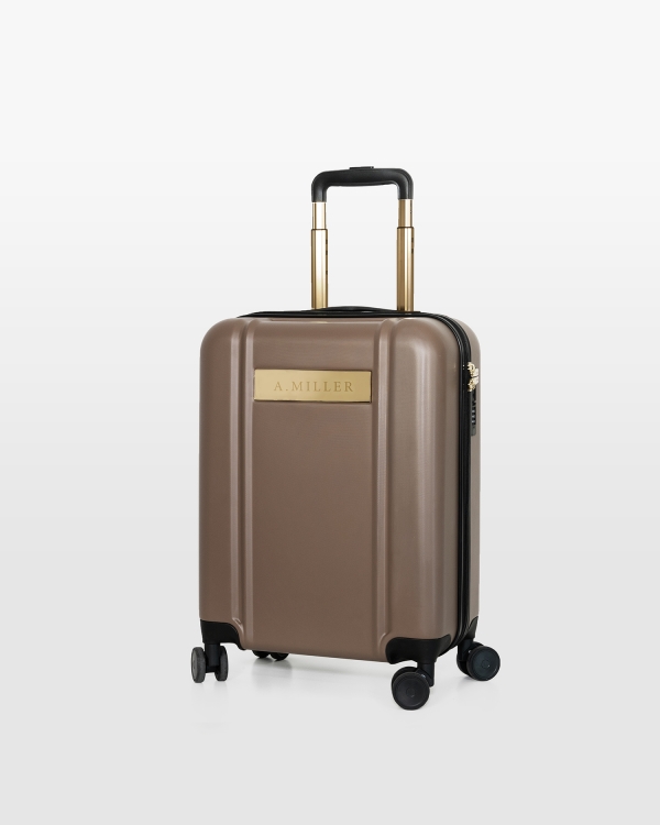 Brun kabintaske med navn