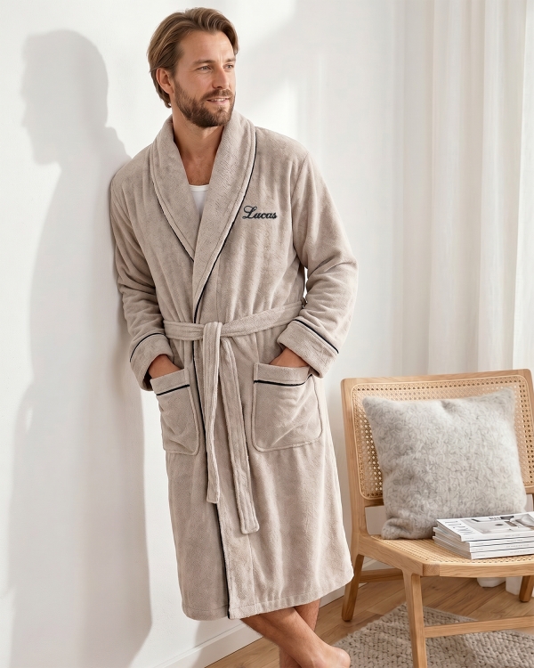 Sandfarvet badekåbe med broderi