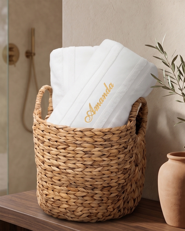 Stilfulde håndklæder med guldfarvet broderi